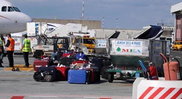 Fiumicino, bagaglio sospetto: atterraggio d'emergenza per aereo Alitalia