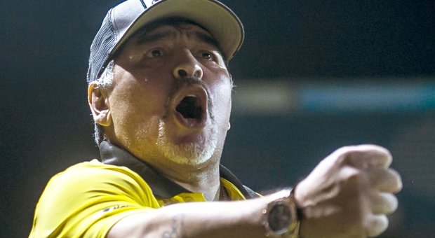 Maradona dribbla le voci sull'Alzheimer: «Non sto morendo, basta fare confusione»