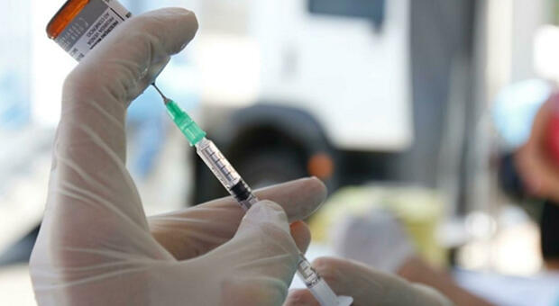 Vaccino, lo Spallanzani ha scelto gli 8 volontari, lunedì la prima dose sull'uomo