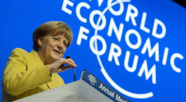 Merkel: bene Bce, ma avanti con riforme. Italia finalmente sulla retta via
