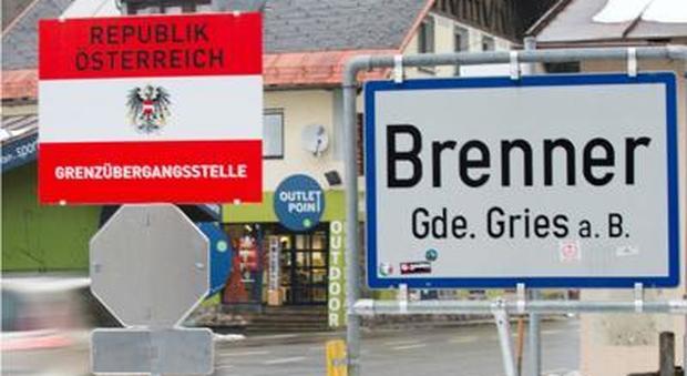 Doppio passaporto per i sudtirolesi: la Farnesina chiede chiarimenti all'Austria
