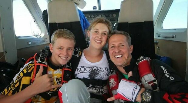 Schumacher, i figli Mick e Gina: «Buon compleanno al miglior papà di sempre»