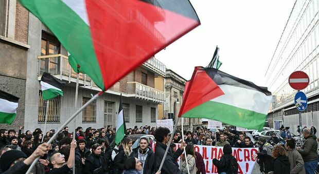 Trieste. Manifestazione pro Palestina sotto la sede Rai friulana: «Stop al genocidio»