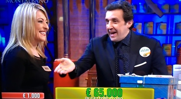 Sara vince 65.000 euro ad Affari Tuoi e dice al fidanzato: «Sposami»