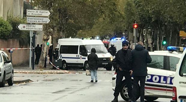 Donna si barrica nell'ospedale di Dunkerque e minaccia di farsi esplodere: quartiere in lockdown