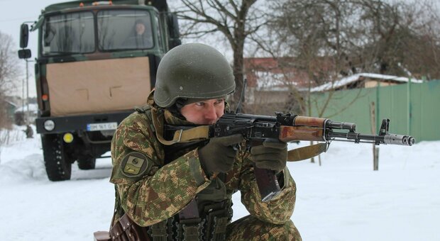 La Russia denuncia: «L'Ucraina usa munizioni al fosforo». Cosa sono le armi chimiche che spaventano i militari