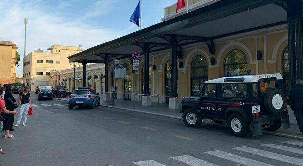 Allarme bomba alla stazione di Brindisi: scalo evacuato e circolazione interrotta