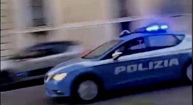 Non si ferma all'alt, fuga contromano: inseguito e arrestato dalla polizia a Napoli