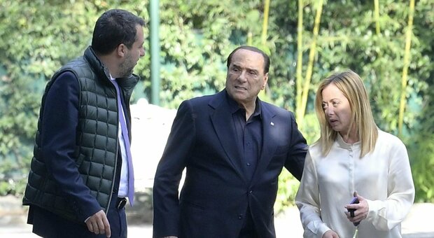 Meloni-Berlusconi, gli appunti del Cav e l'ira di Giorgia: Salvini costretto a fare il paciere tra i due alleati