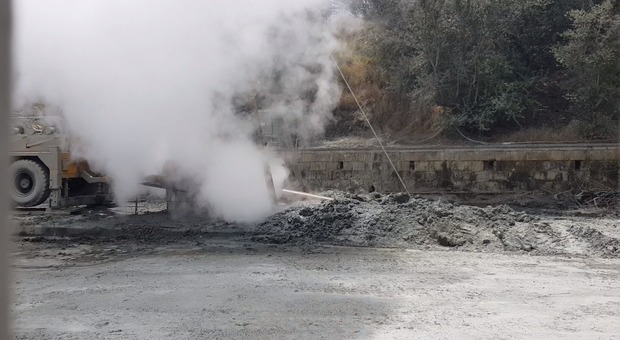 Napoli, esalazioni di gas dopo i lavori di trivellazione ad Agnano: «Nubi alte 50 metri»