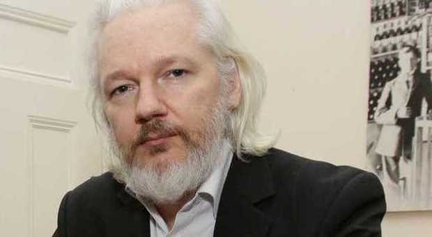Wikileaks, la madre di Assange: "Mio figlio ​è molto malato, rischia di morire"
