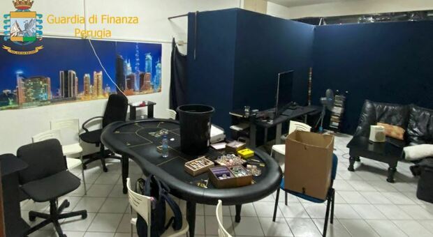 Bisca clandestina e cocaina, blitz della Finanza a Città di Castello: arrestato il gestore del circolo