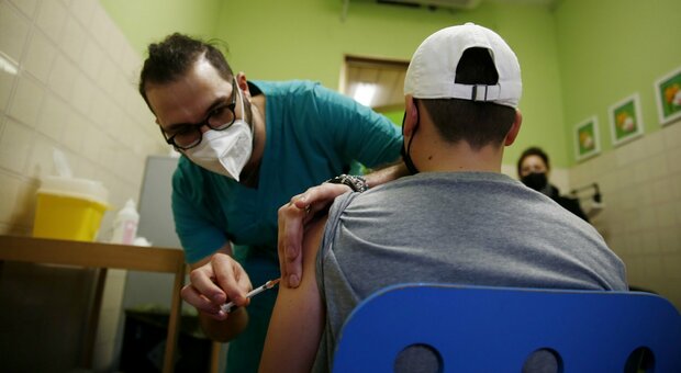 Vaccini a Pompei, open day al Liceo Pascal per i ragazzi 12-18 anni: 250 dosi somministrate