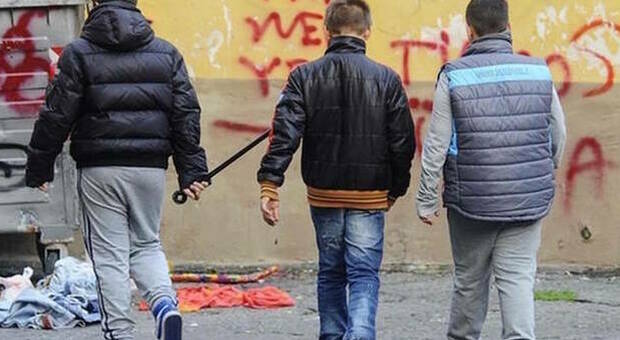 Milano, presa baby gang specializzata in rapine ai coetanei: 4 ragazzi e una ragazza