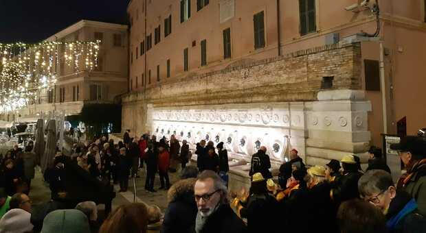 Tredici Cannelle, inaugurata la fontana in centro ad Ancona: restyling da 91mila euro