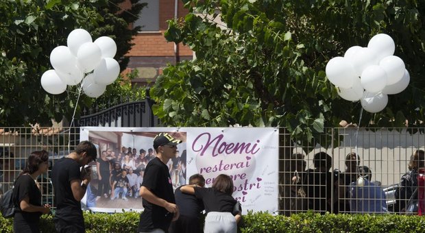 Noemi Magni, commozione ai funerali: palloncini bianchi e striscioni per ricordarla