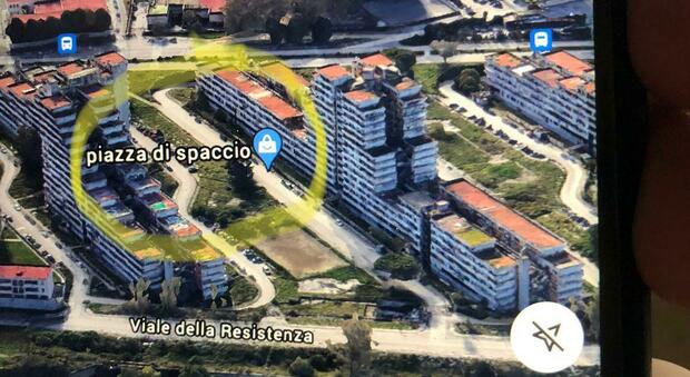 Napoli, la Vela Gialla di Scampia segnalata come piazza di spaccio su Google maps: «Intervenite immediatamente»