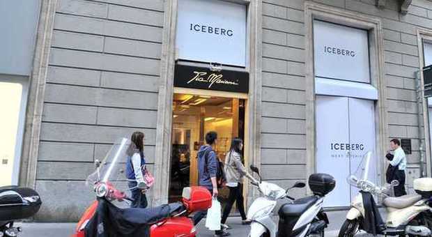 Razzia in gioielleria in via Torino: distraggono i proprietari e fuggono con 12 orologi di lusso. Terzo colpo in tre giorno