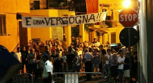 La protesta della sera della processione ad Arlena di Castro (Foto di S. Buzi)