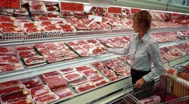 Carne cancerogena, Coldiretti: “180mila posti di lavoro a rischio in Italia”