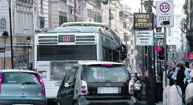 Roma, la Ztl si allunga alle 19: ma senza bus è rischio caos