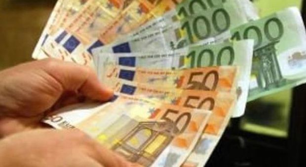 Tassa sui versamenti superiori a 200 euro, ​il governo smentisce: "Misura non prevista"