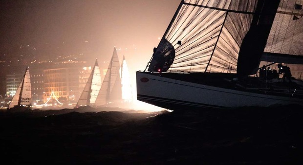 Napoli, la regata dei Tre Golfi allo scoccare della mezzanotte