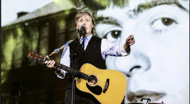 Paul McCartney compie 80 anni: è la pop star con più eredità
