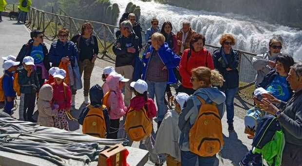 Escursioni e lezioni all'aperto: la vita felice dei bambini della scuola materna di Collestatte