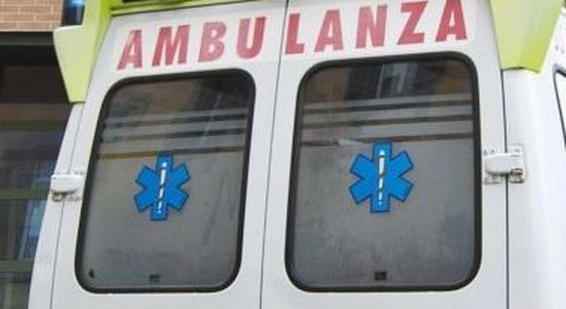 Strada innevata blocca ambulanza, anziana muore di infarto