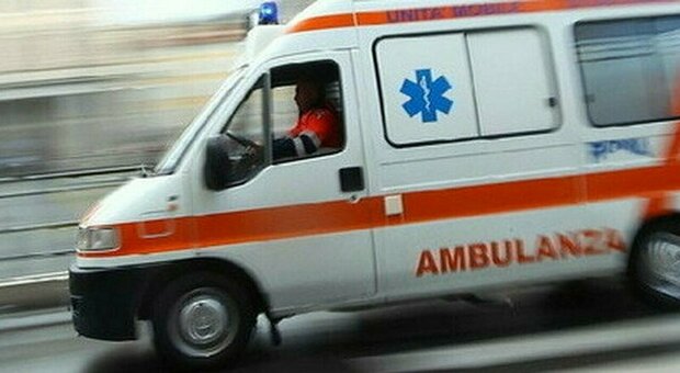 Un'ambulanza diretta verso l'ospedale