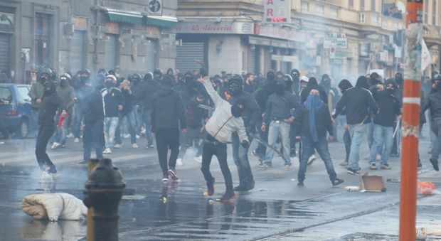 A Napoli, da Insurgencia ai disoccupati, i centri sociali in piazza anti Salvini