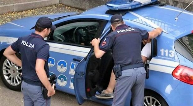 Fiumi di droga su Napoli, tre arresti e raffica di sequestri nel clan Iadonisi