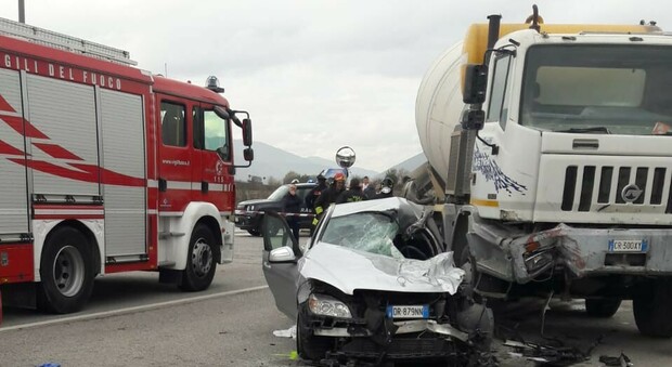 La scena dell'incidente in cui due anziani di Tivoli sono morti a Magliano dei Marsi in Abruzzo