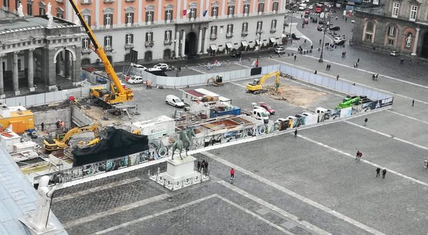 Napoli, si allarga il cantiere in piazza del Plebiscito: polemiche e dubbi sull'impatto ambientale