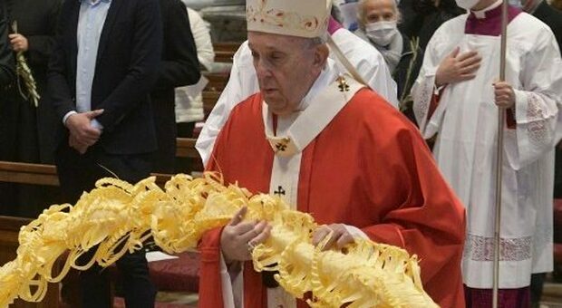 Papa Francesco: «Ora siamo tutti provati dalla pandemia e la crisi economia è pesante»