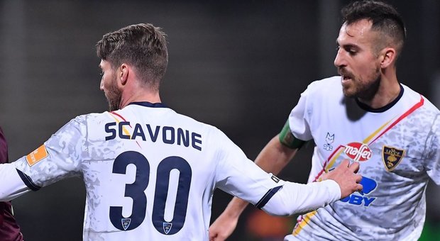 Serie B, Lecce-Ascoli: Scavone perde i sensi, ora è fuori pericolo. Partita rinviata