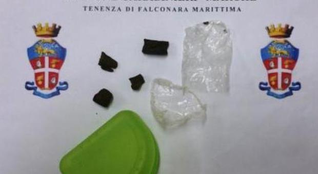 Ancona, perde i denti a 18 anni e nasconde la droga per i compagni nella dentiera