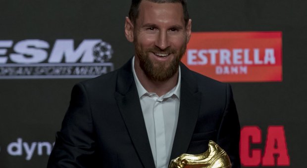 Messi vince per la sesta volta la Scarpa d'Oro: «Dedicato alla mia famiglia»
