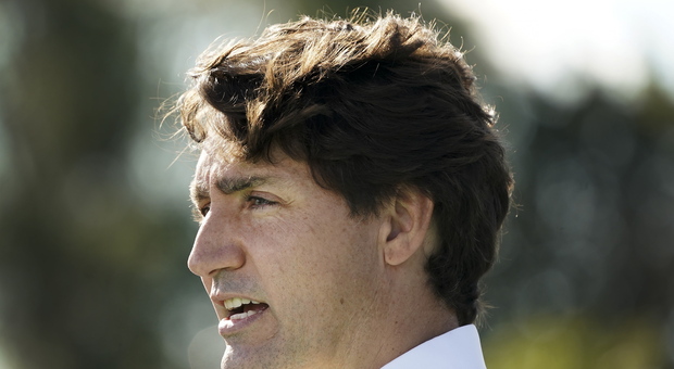 Canada, i no vax lanciano sassi contro Trudeau. Il premier minimizza: «Solo un po' di ghiaia»