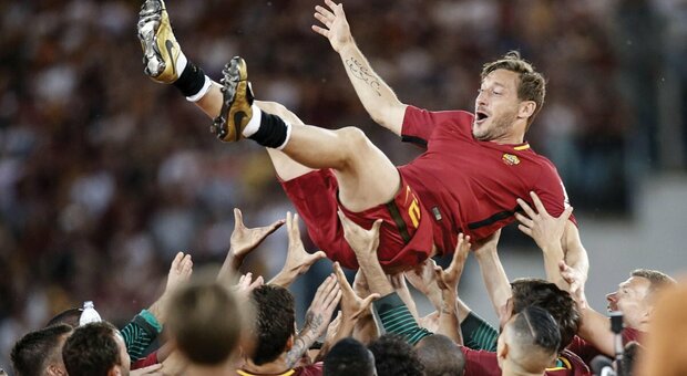 France Football, Totti in lizza per il dream team del Pallone d'Oro