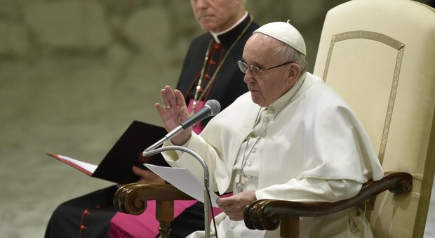 I paletti del Papa sulle unioni civili Renzi: la legge non è rinviabile