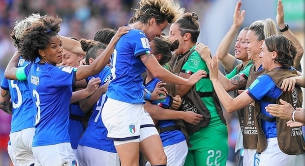 Calcio, la rivincita dell'Italdonne: «Solo le azzurre ci fanno sognare»