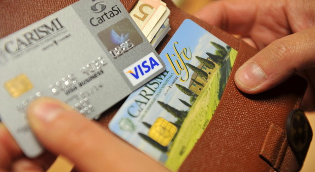 Bancomat e carte di credito, commissioni giù per spingere i micropagamenti