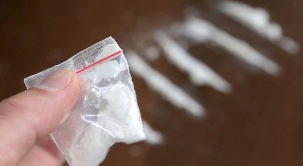 Milano, nel garage 55mila euro di cocaina e mezzo chilo di eroina: arrestato spacciatore