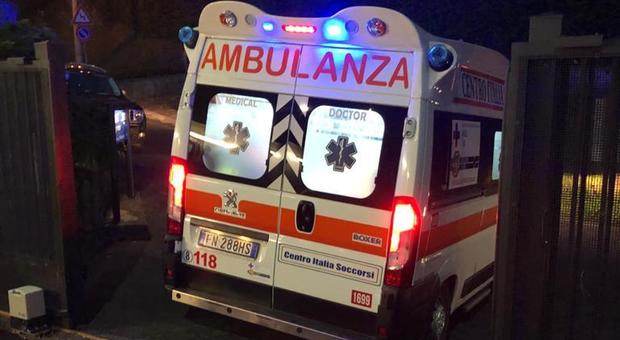 Una delle ambulanze che hanno portato i malati ad Albano
