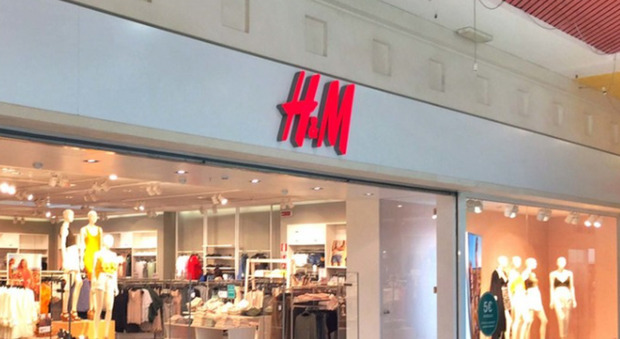 H&M, l'azienda decide di licenziare 1500 lavoratori attraverso dei test cognitivi: «I dipendenti hanno chiamato il sindacato piangendo»