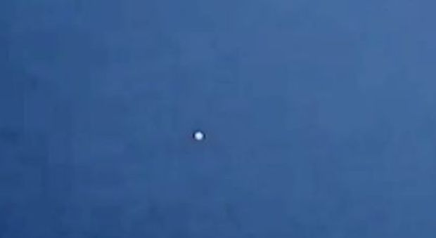 "Ufo avvistato nel Genovese". Il video girato da un balcone diventa virale