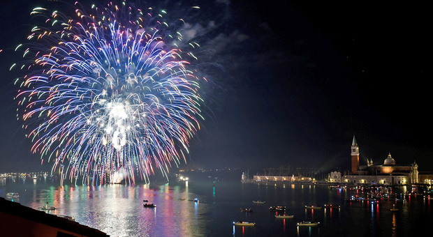 Capodanno a Venezia, fuochi d'artificio in bacino San Marco a numero chiuso: accede solo chi arriva prima