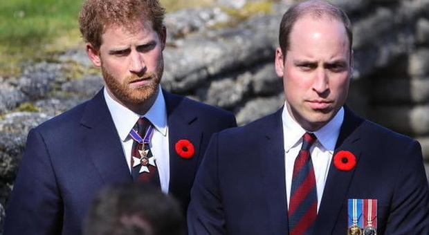 Principe Filippo, William e Harry insieme al funerale. I due fratelli non si vedono dal 2019